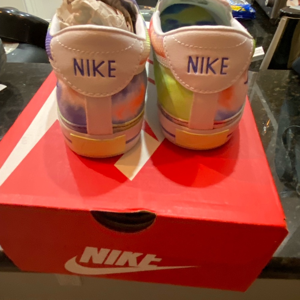 Nike slip on tie dye shoes - Picture 2 of 5